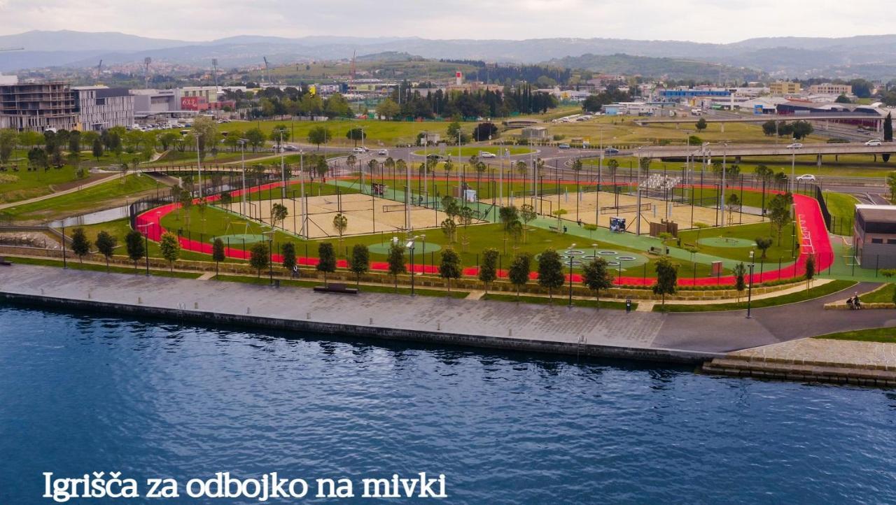 Apartma Zusterna Za Bazenom Koper Exterior photo